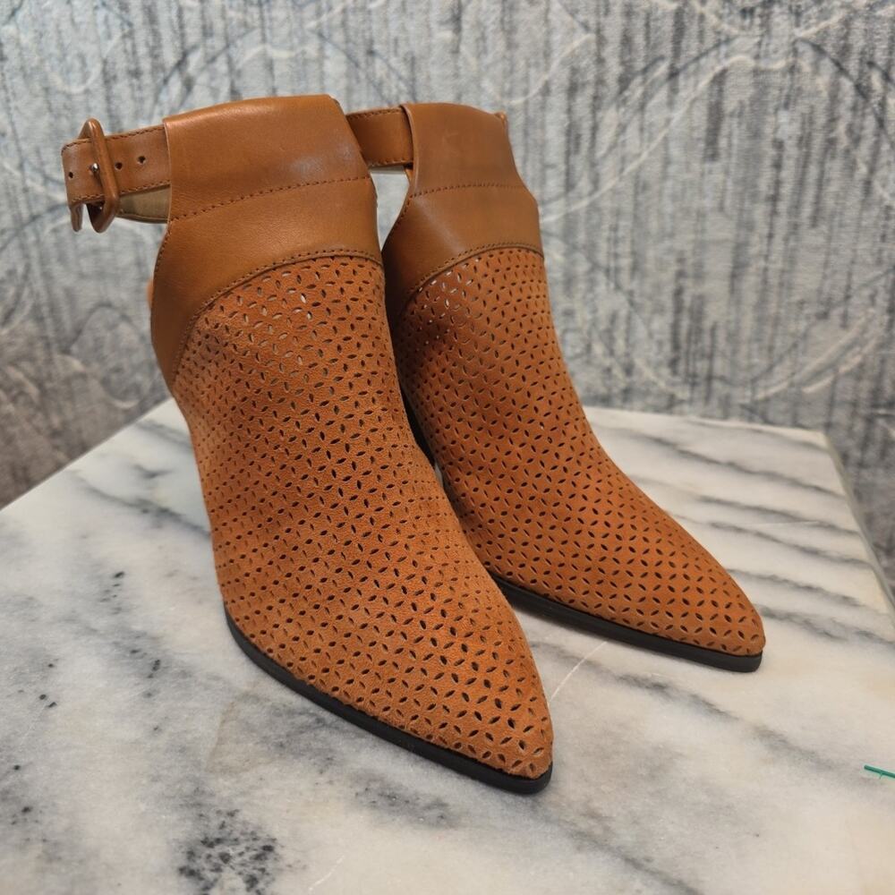 Donald J. Pliner Varen Cutout Perforared Booties Women's Sz 7 - Picture 3 of 12